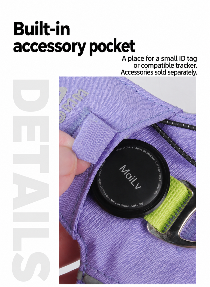 Small accessory pocket on the harness